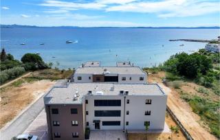 Nice Apartment In Privlaka With House Sea View - 4