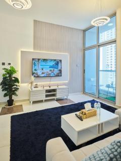 Modern cozy two bedrooms in very attractive location with marina view - 0