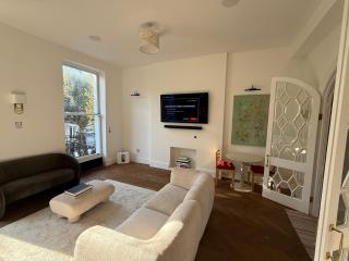 Bright Flat near Little Venice, Charming & Central - 4