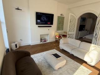 Bright Flat near Little Venice, Charming & Central - 6