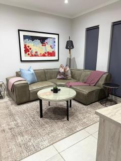 Sandton Grand 1-Bed at Middle - 2