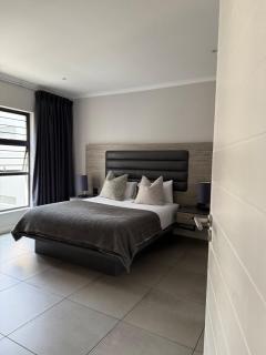 Sandton Grand 1-Bed at Middle - 1