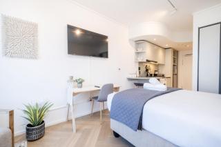 1007 Zeeland - Top Floor Stylish Studio Near CTICC - 2