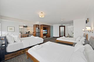 Ocean Drive Apt with Balcony & Rooftop Pool - 2