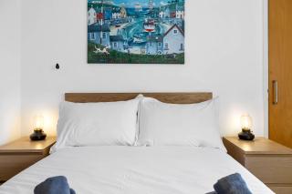 Fab 2-Bed Apartment Great Location With Parking - 6