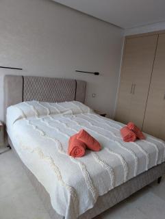 Confort luxueux moderne avec terrasse et vue - 3