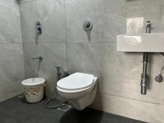 Zenith Service Apartments - Entire 2BHK Near Mumbai Airport and IIT Powai - 8