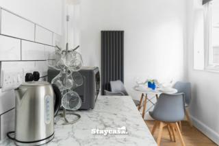 Spacious 2br Home W Garden 2-min Walk To Town - 1