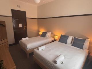 Strathfield Hotel - 3