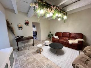 Charming flowery house - 1