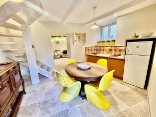 Charming flowery house - 0