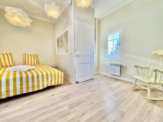 Charming flowery house - 2