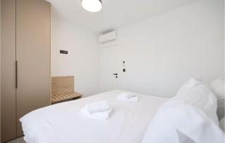 Awesome Apartment In Privlaka With House Sea View - 1
