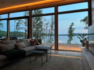 Luxury Waterfront Villa with a Private Jacuzzi - 3