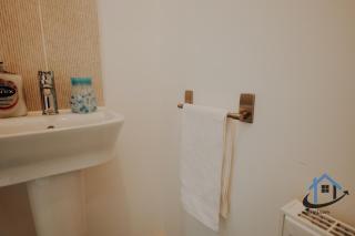 Moore House 3 bed 3 and half bathroom x2 parking - 7