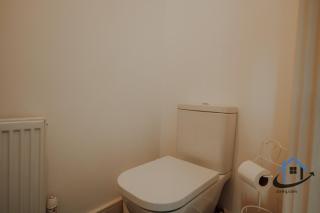 Moore House 3 bed 3 and half bathroom x2 parking - 1