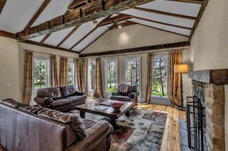 4 bedroom house with hot tub - 3