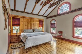 4 bedroom house with hot tub - 2