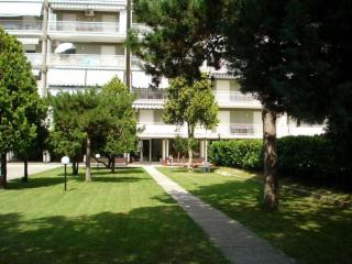 Relax in a our pool view apartment - 2