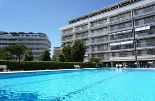 Relax in a our pool view apartment - 3