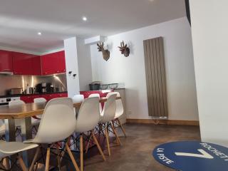 Grand appartement rénové - 11 pers - Centre station - Balcon - FR-1-181-2379 - 2