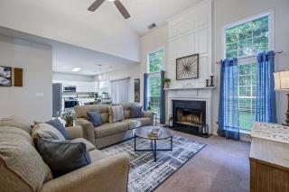 Pet-Friendly 3BR w Porch & Grill Weekday Deals - 0