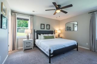 Pet-Friendly 3BR 2BA Quiet Comfort Near Nature - 8