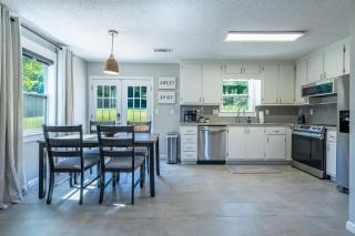 Pet-Friendly 3BR 2BA Quiet Comfort Near Nature - 1