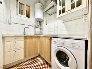 Bright 3 Bedroom Apartment Central Barcelona - 2