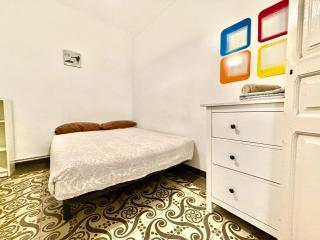 Bright 3 Bedroom Apartment Central Barcelona - 1