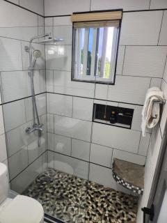 Modern Kingston Condo with Rooftop Pool and View - 8