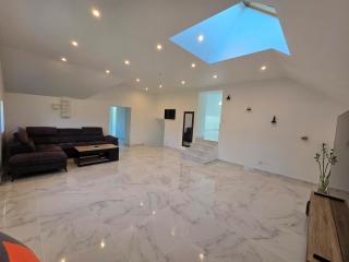 Appartement 150m2 avec jardin 3000 m2 -  - 6