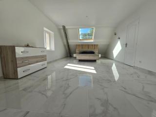 Appartement 150m2 avec jardin 3000 m2 -  - 4