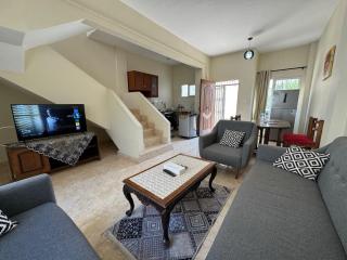 277 · 2 BR Townhouse Backyard - 6