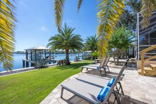 Plunge into Joy & Bayfront Magic at Seaside Escape - Villa Seabird - 9