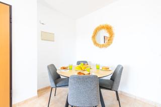 Apartamento con terraza y piscina By Aloha Palma - 2