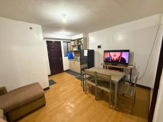 2-Bedroom Condo in Imus Cavite with UNLI WIFI, 50" TV, Netflix, Family Computer, Pool - 5