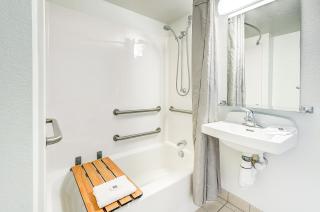 Motel 6 Thornton - 6