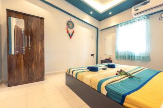 Spacious 1BHK WiFi Balcony and Pool View near Anjuna - 4