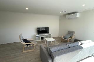 Charming Modern Family Home in Wyndham Vale - 6