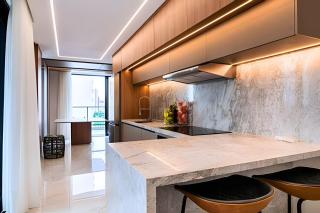 Suite de Lujo con Balcón y Vino | Batel Premium - 3