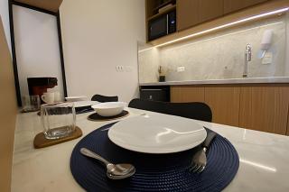 Suíte Luxo com Varanda & Vinho | Batel Premium - 2