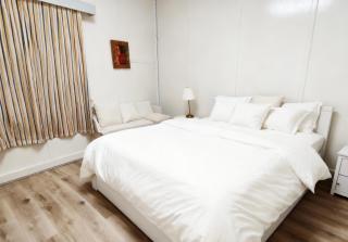 Burwood Quiet Central Stay - 2