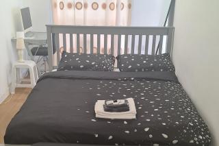 Shared Apartment Sleeps 2 - Parking On Site - 0