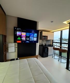 Luxo Tech no Batel | Piso quente & PS5 + Alexa - 4