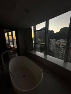 Luxuoso Hotel Nacional - Suíte com Banheira - 3
