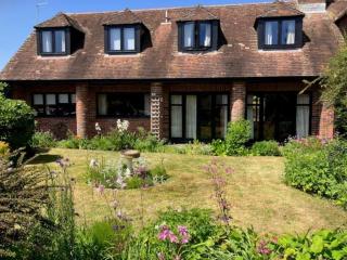 2 Bed in Winfrith Newburgh DC018 - 0