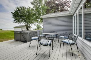 Private Dock and Yard Tranquil Lake Winnebago Home - 9