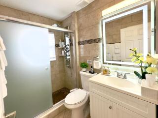 Cozy Private Apartment - Stylish & Spotless - 5