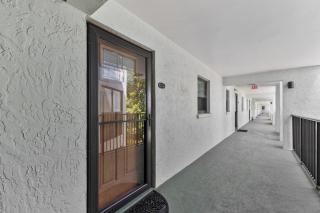 The Twins Hideaway at Sun Plaza West - 1